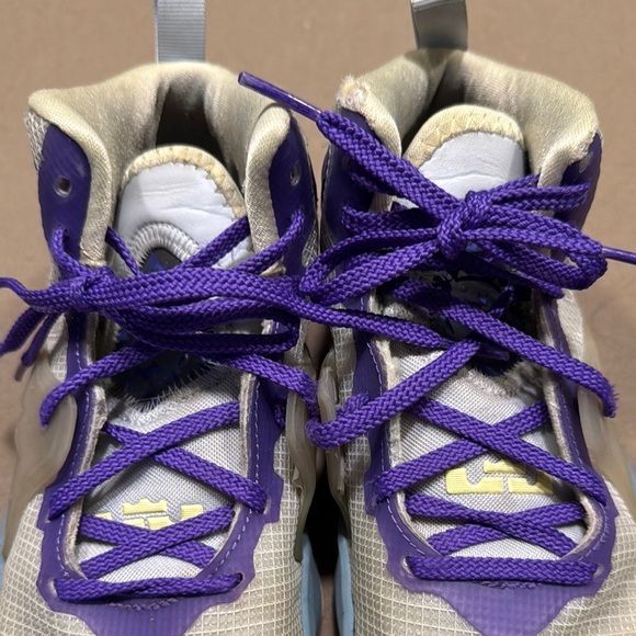 Nike LeBron 19s - Picture 2 of 9